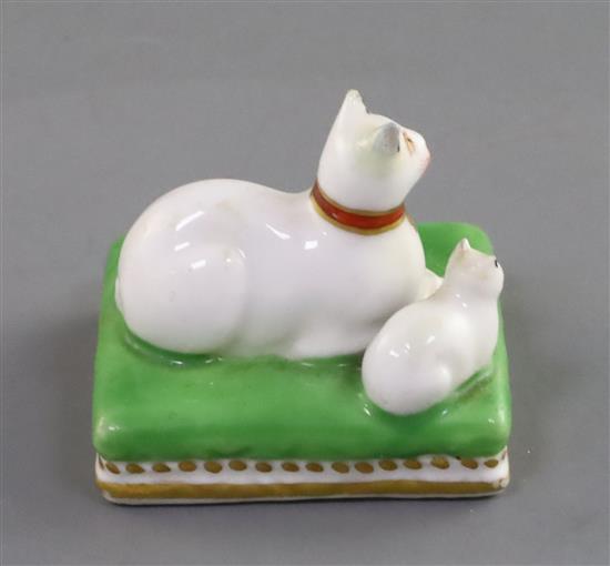 A small Chamberlain Worcester group of a recumbent white cat and kitten, c.1820-40, L. 4.3cm, restoration to ears